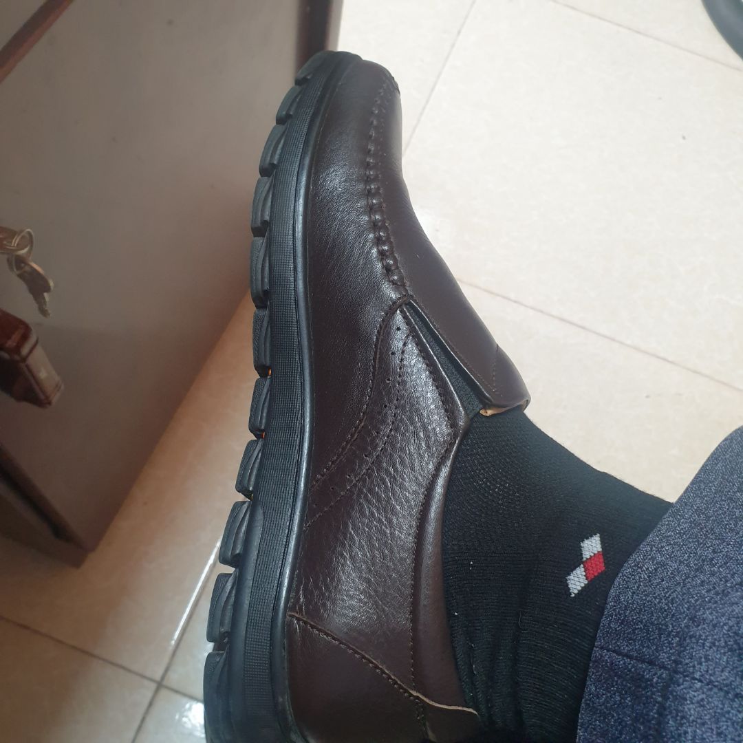 Ủng hộ dùng hàng Việt....
Lần thứ 2 mua đôi giày tương tự. Hàng đẹp, Đi bền và êm chân. Đôi cũ đã đi được 1.5 năm vẫn đi được chỉ bị xước nên hơi xấu chút.