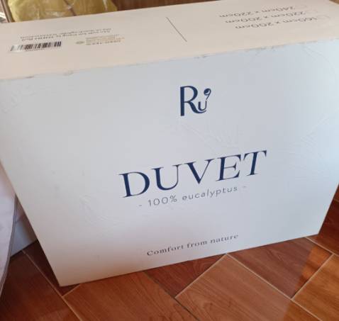 Rất là hài lòng luôn ♥️♥️ chất vải mịn và mát . Hộp đựng cứng cáp và sang trọng nhìn ưng qtqd luôn 👍👍