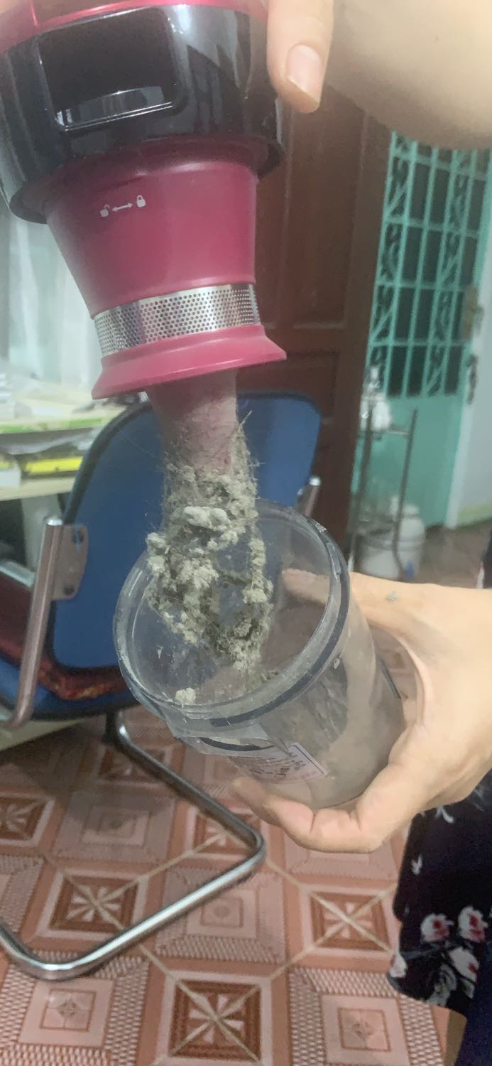 Phải review ngay và liền: quá ok luôn nhé! Nhận hàng nhanh, máy hút mạnh lắm, hơi nặng xíu nhưng máy đằm, tiếng không ồn lắm, hút có 2 cái giường mà tóc tai, bụi bẩn nhìn ghê quá, mới thay ga giường hôm qua à nha! Rất đáng để mua nhé mn.