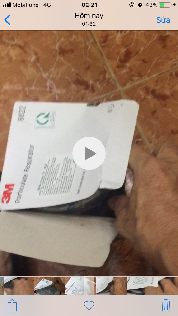 Tem dán bên hông kg dán ngay giữa?
Có người đả mở hộp !
Vậy sao biết hàng bên trong thật hay giả shop.
Chưa xài thử, tạm đánh giá 4 sao