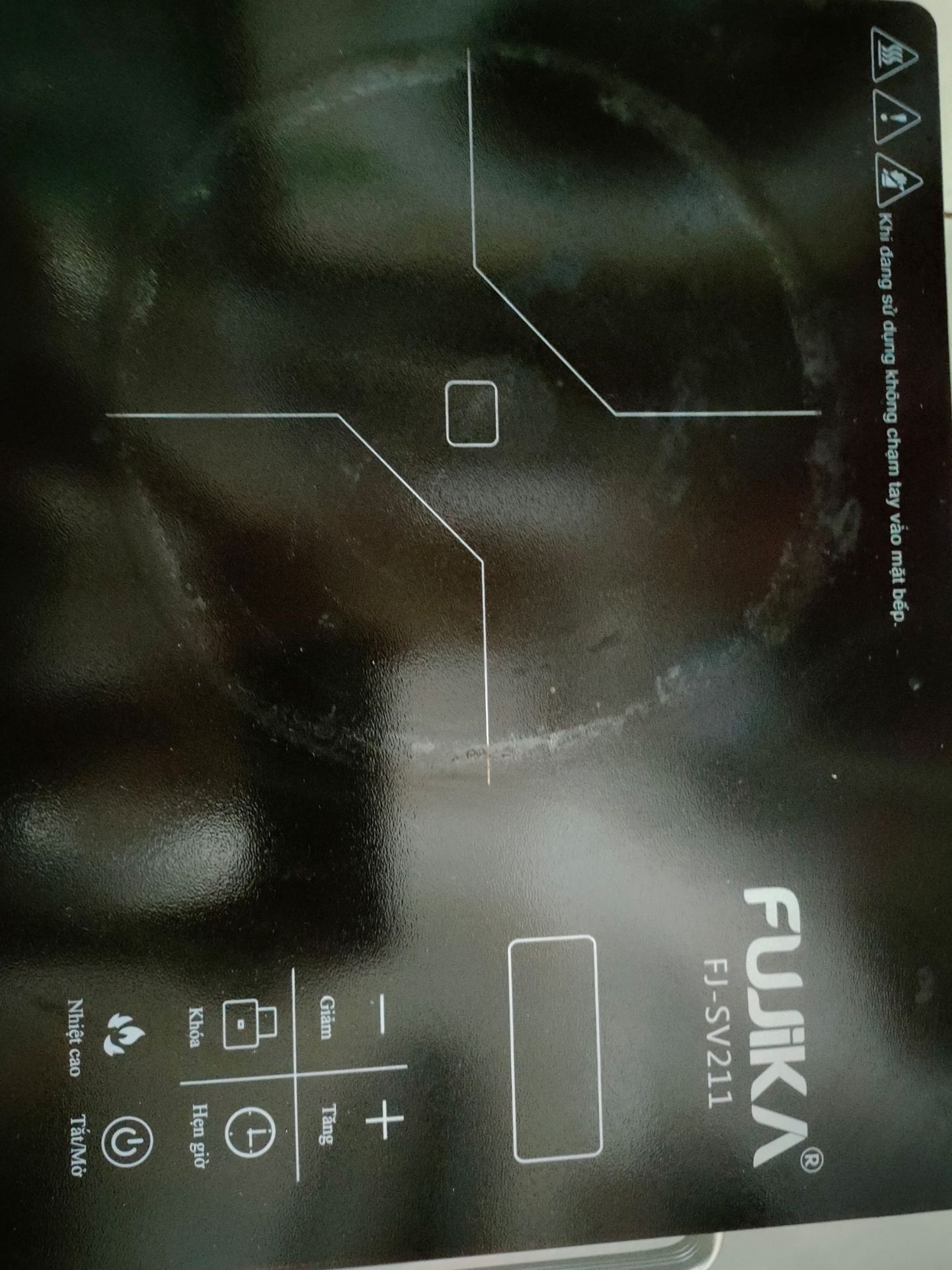 Mặt kính bếp xài bị trầy . lau ko sáng lại . Trong khi lúc trước mình mua bếp Bluestar xài cũng cả chục năm mà khi dơ chỉ cần lau là mặt kính bóng trở lại Mặt kính bếp xài bị trầy . lau ko sáng lại . Trong khi lúc trước mình mua bếp Bluestar xài cũng cả chục năm mà khi dơ chỉ cần lau là mặt kính bóng trở lại