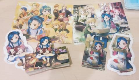 Bìa đẹp, chữ in rõ không mờ không nhòe. Quà tặng kèm nhiều (postcard, bookmark, card bo góc), chất lượng. Giao nhanh, sớm hơn sự kiến 1 ngày, có hẹn giờ giao rõ ràng. Đã sở hữu 2 cuốn và cảm thấy rất hài lòng 🤩✨