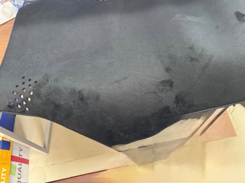 Mua hàng là vân carbon mà giao là nhung. Po tay shop. Nhắn cho shop thì không trả lời. Làm ăn chán thật