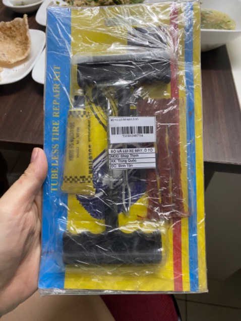 Bộ kit có 5 miếng dùi nhưng đã bị ăn gian rút hết 2 miếng. Đề nghị Tiki và Shop xem lại  mặt hàng này cũng như cách bán hàng của shop.