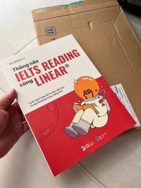 Vừa nhận sách hồi sáng này. Sách ko còn seal. Nhưng ngoại quan vẫn còn mới. Nội dung chưa đọc nên chưa thẩm định đc hay dở. Nhưng chắc sách hay thấy mn ai cũng khen.