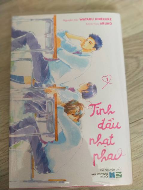 huhu tui xem phim xong mới đọc truyện, nhân vật cứ bị cuti, biểu cảm của aoki vừa hề vừa iu; chất giấy vs nét vẽ cũng ok nốt