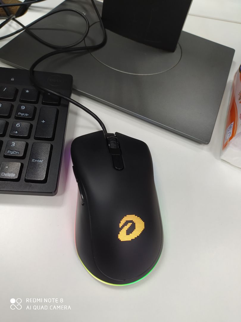 Sản phẩm đẹp, sử dụng mượt.
Tiki giao hàng nhanh
Đang dùng chuột cũ dùng con lăn êm tay hơn nên chuyển qua dùng con này cảm thấy có hơi cứng nhưng không sao, chất lượng vẫn rất tốt nhé