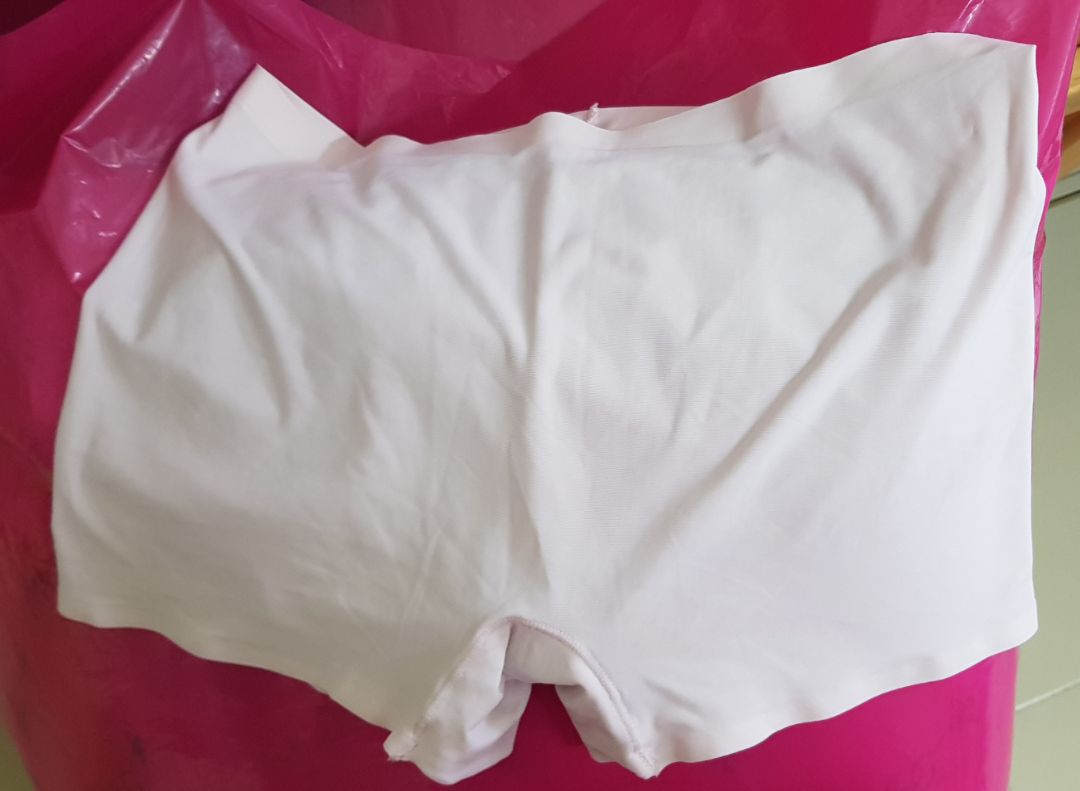 mặc êm thoải mái ko bị giật ngược lai lên như những loại khác, ko bị nóng. giao nhanh gói kỹ, shipper nhiệt tình vui vẻ, thanks all