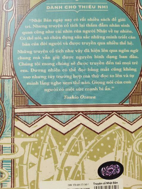 Quyển sách là quyển thứ 5 trong bộ Truyện cổ Nhật Bản của Toshio Ozawa và Suekichi Akaba. Bìa sách được thiết kế theo câu chuyện về Kaguya Hime (nàng tiên ống tre, công chúa ánh trăng, ông lão đốn tre...) nhưng câu chuyện này không nằm trong nội dung quyển sách. Mình mua vì nghĩ sách có câu chuyện này. Tìm hiểu bộ sách gốc bản Nhật, cảm nhận của mình là sự sâu sắc, chân thành và tấm lòng của người làm sách dành cho độc giả; các câu chuyện trong bộ sách được chia theo mùa sau nhiều nghiên cứu tâm huyết, đây là bộ sách hay. Quyển sách này có sự chấp vá khập khiễng, thiếu sót trong khâu xuất bản; sách có màu giấy, font chữ khác với các quyển khác trong bộ sách "Tủ sách đời người" của Omega+.