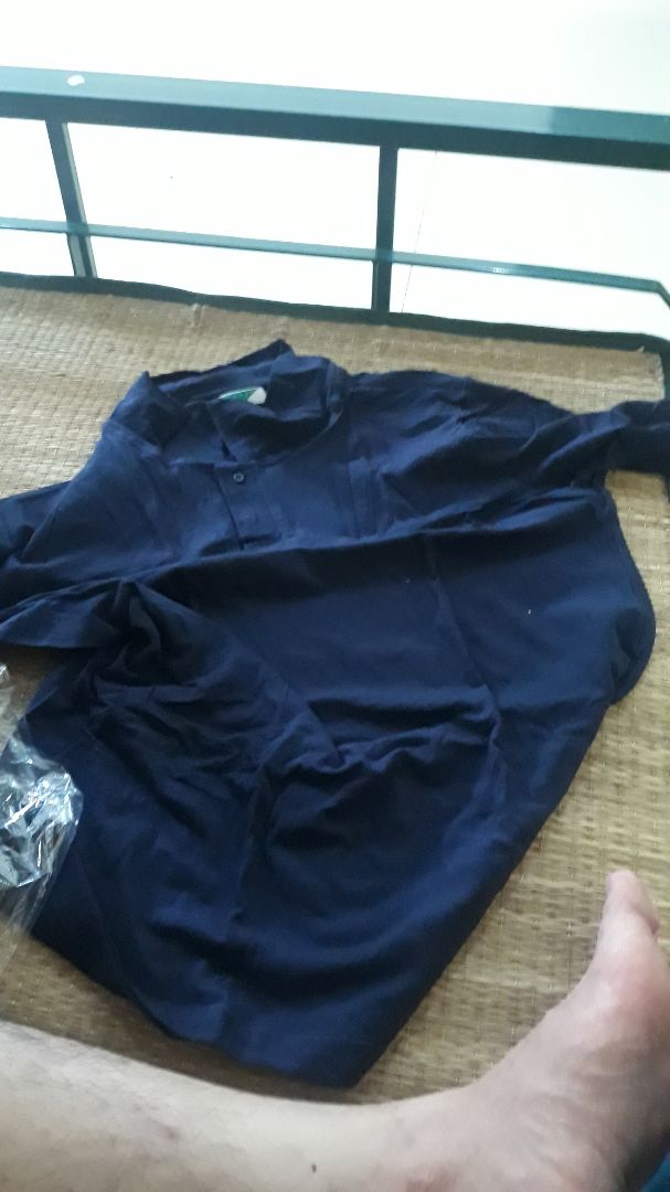 bán hàng quá uy tin kiểu treo đầu dê bán thịt ***. 
đặt mua áo giống trong hình và là màu đen shop gửi cho quả áo nhăn nheo và sai màu. TÔI Ạ