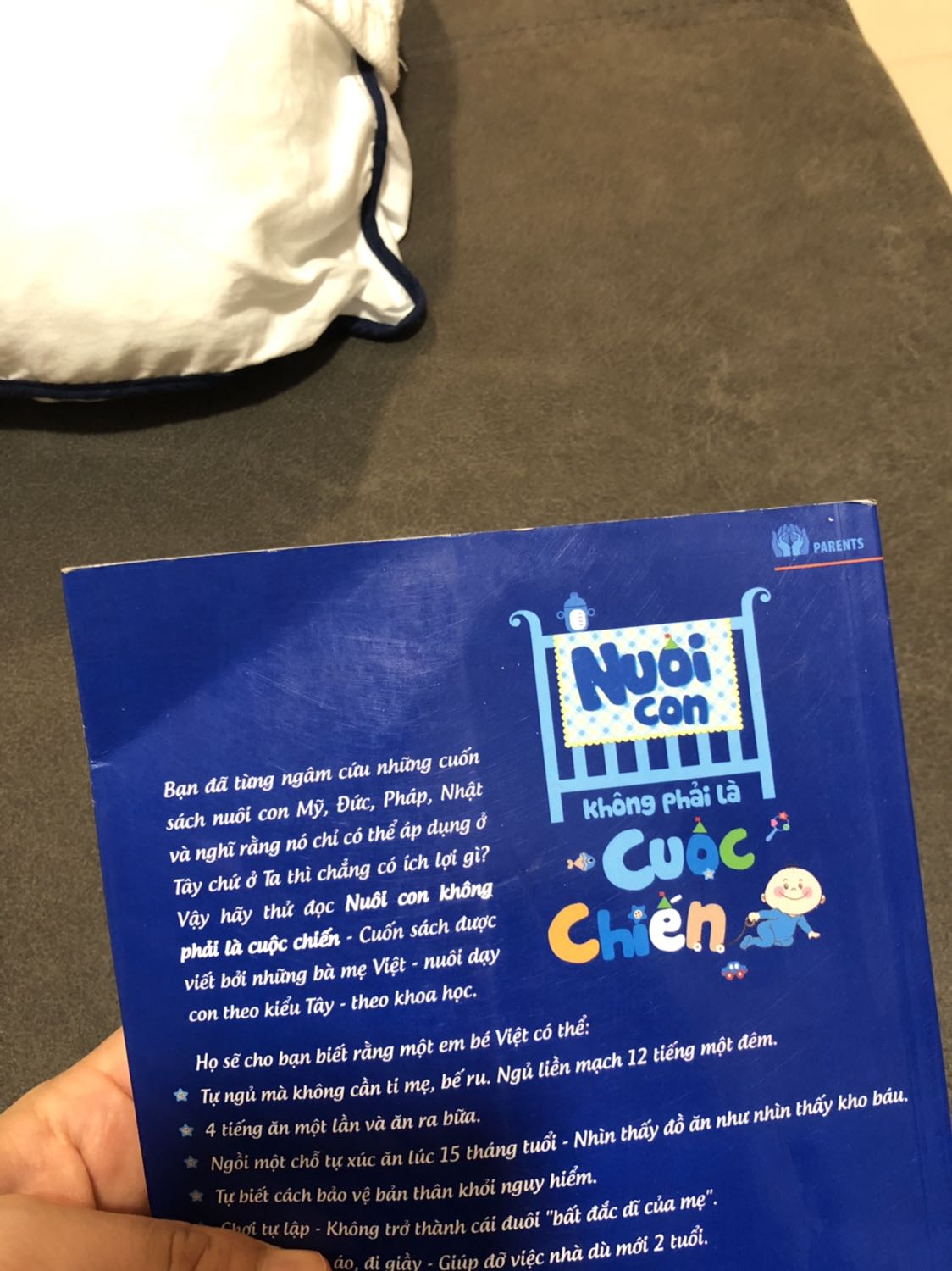 Mua sách mới mà giao cái bìa không thể chấp nhận nổi, quá cũ. Sách mới đọc rồi cũng ko thể cũ như vậy nữa. Sách bị gãy gập. Đề nghị đổi sách mới giùm.