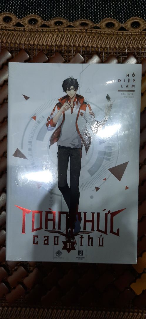 nghe nói Toàn chức cao thủ là tác phẩm rất nổi tiếng của Hồ Điệp Lam, đã muốn đọc thử lâu rồi mà chưa có cơ hội. Giờ xuất bản tiếng Việt nên lập tức mua luôn. Sách dày, còn nguyên vẹn, giao hàng nhanh
