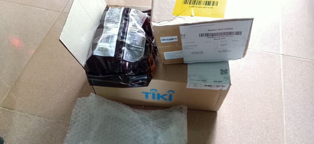 sản phẩm giống mô tả, đóng gói cẩn thận. bên ngoài 2 hộp, bên trong có bọc chống sốc. với khẩu vị của mình thì ngon, còn người khác thì k biết?.