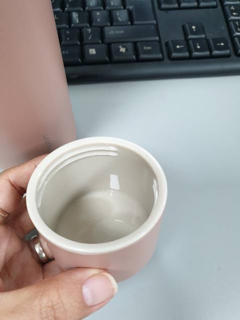 hàng lock lock thì ok rồi. nắp làm ly uống tiện