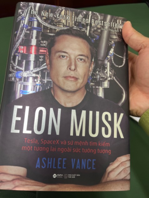 Sách viết về tiểu sử và quá trình chinh phục để thành công củaElonmus đồng thời cho ta thấu hiểu về một con ngừoi vĩ đại tạo ra giá trị cho nhân loại!