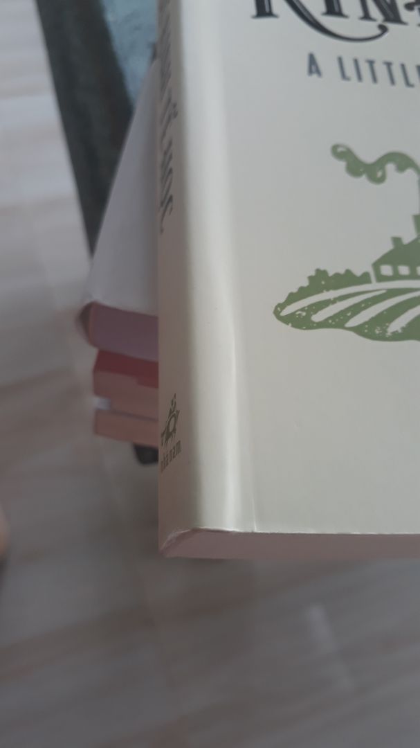 Giao hàng nhanh nhưng đóng gói còn khá sơ sài. Làm cho góc sách bị nhăn trông mất thẩm mỹ. Mong tiki cải thiện khả năng đóng gói. Nên cho vào một cái hộp riêng trước khi đóng gói chuyển đi