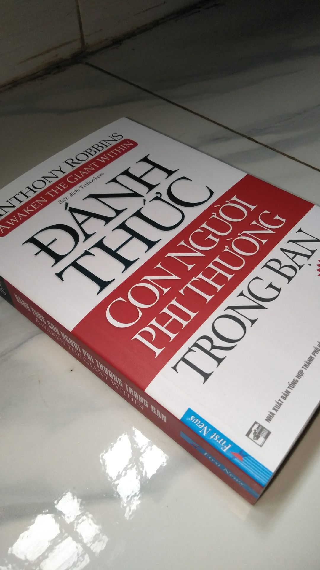 Không đọc thì sẽ phí phạm rất nhiều. Những nội dung trong quyển sách đưa ra những vấn đề mà chúng ta thường hay lo ngại và đưa ra những cách giải quyết và hướng dẫn rất bổ ích. Quyển sách tạo động lực rất nhiều và giọng văn đọc rất thẩm thấu. Một quyển sách hay và đậm phong cách riêng