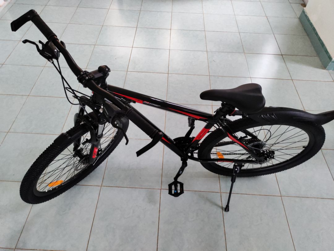 Khung sườn chắc chắn, sơn rất đẹp.
Còn 1 số điểm chưa như ý dưới đây, nhưng đánh giá chung là tốt trong tầm  giá.
Phụ kiện chưa thật chuẩn, khó lắp chỉnh chính xác:
Đĩa phanh không thật phẳng, khó lắp, chỉnh, chấp nhận cọ 1 chút.
Cơ cấu chuyển đĩa xích khó chỉnh cho chuẩn được.
Chắn bùn trước và miếng phản quang không thể lắp chung.