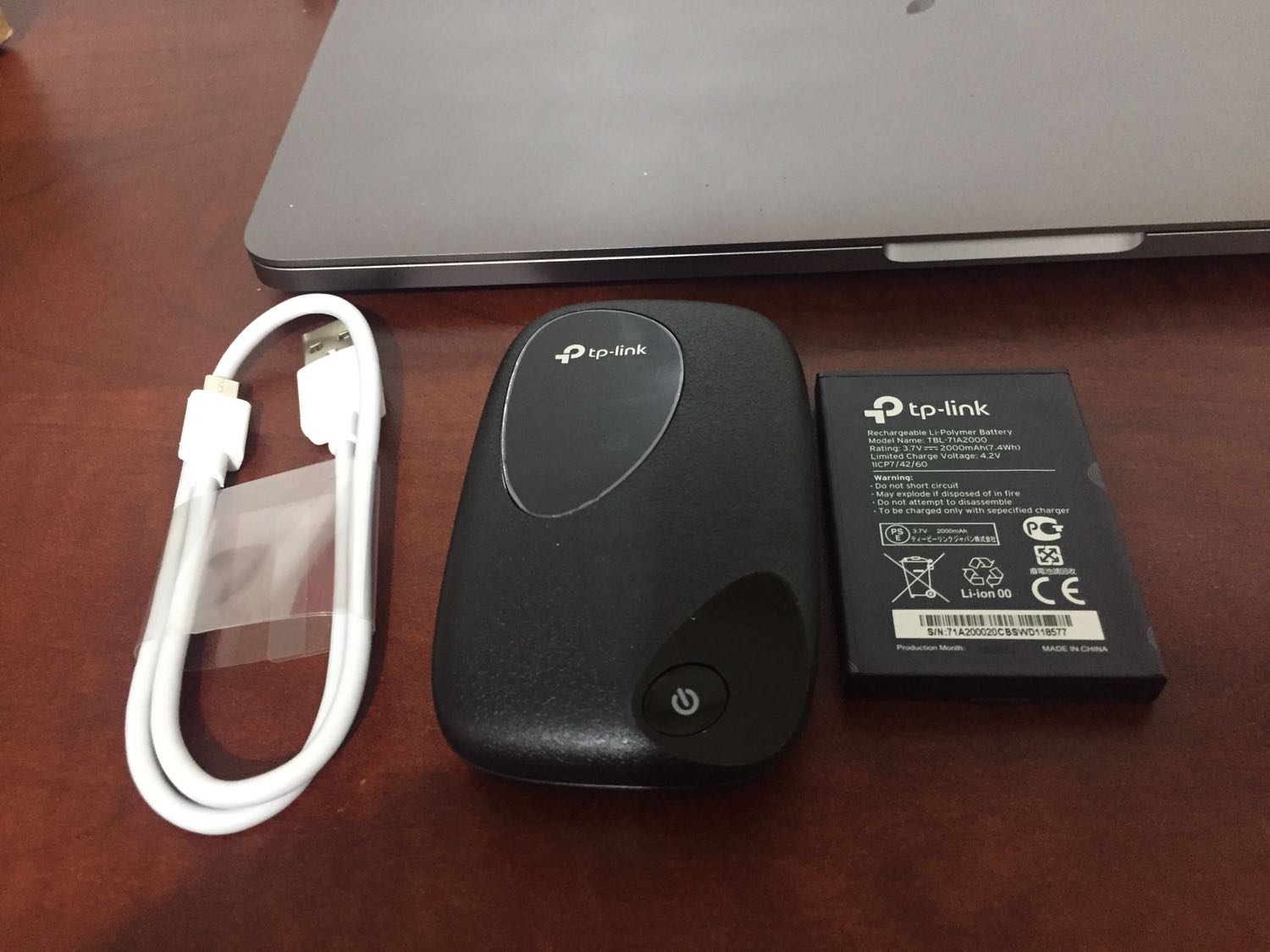 - Trọng lượng thực tế luôn pin: 87g. Mang đi du lịch khắp nơi.
- Tested: đã dùng sim 4G Viettel chạy phà phà còn nhanh hơn cái line của VNPT đang dùng hihi. Pin dùng liên tục được 8 tiếng.