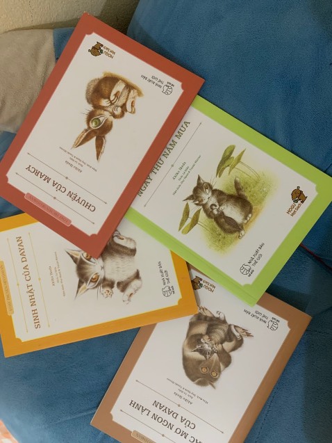 Sop giao ko thiếu 1 cuốn nào, bọc kĩ sách ko có hỏng đâu nên yên tâm, sách nhỏ nhỏ xinh xinh lắm nha