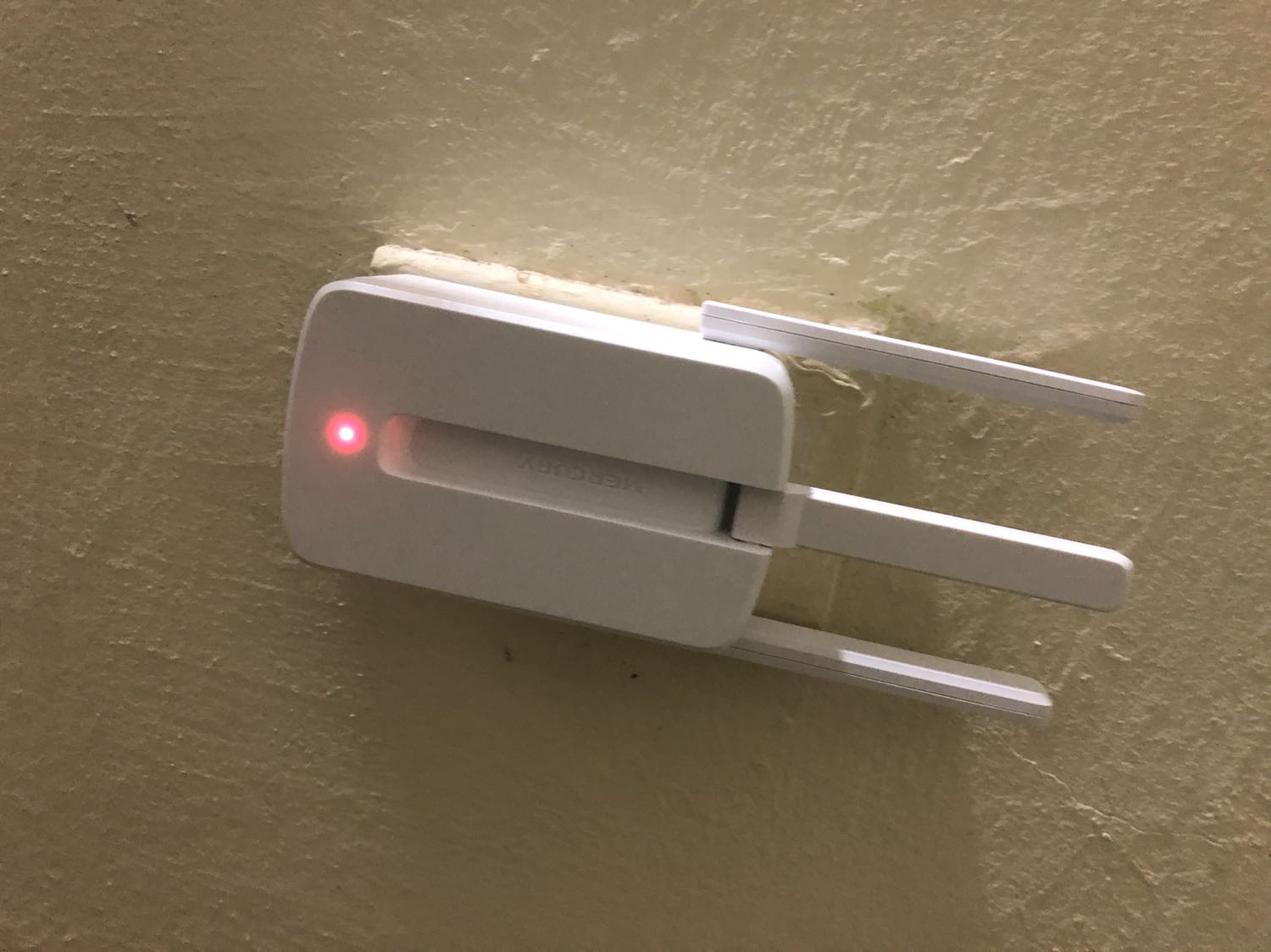 Rất tuyệt vời. Kết nối từ tầng một lên tầng 3 vẫn rất ổn và mượt mà. Cho 5 sao nhé!