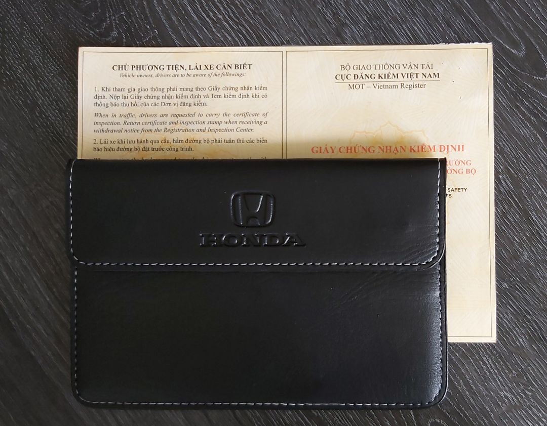 Sản phẩm đẹp, đường may chắc chắn, da mềm. Sp thực tế nhận được giống trong hình. Giá yêu thương 🤩. Dịch vụ giao hàng Tiki tốt, hàng được giao sớm hơn hẹn. Thanks!