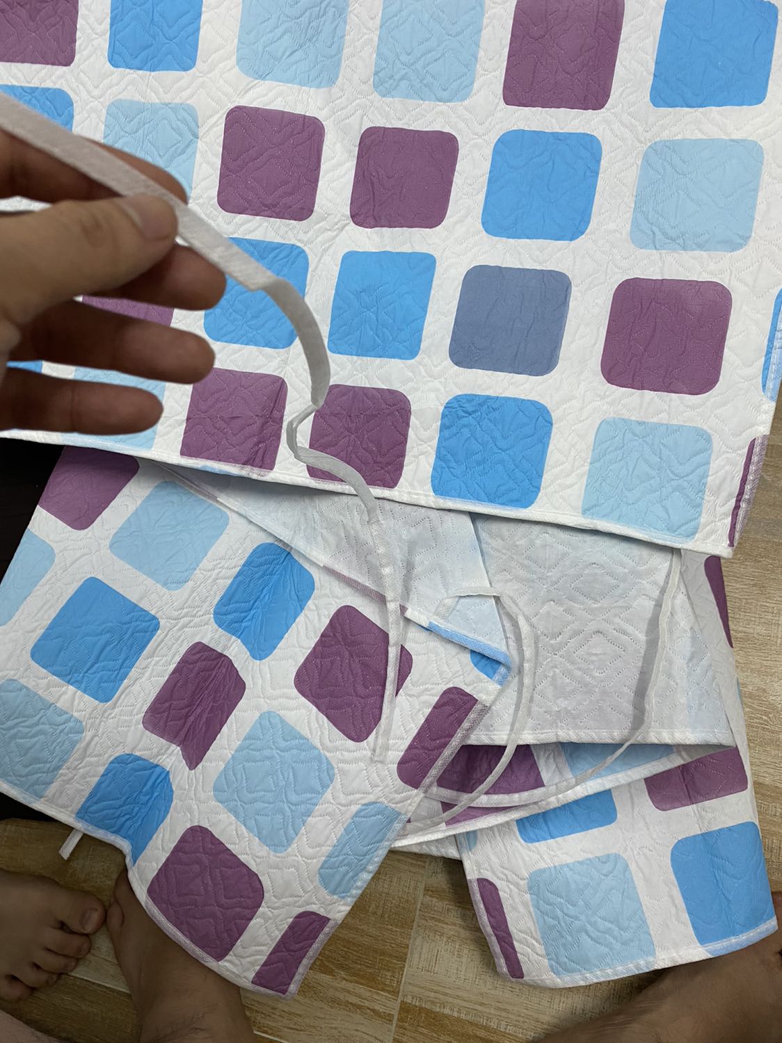 Mới khui đóng gói dây đã bị đứt, chưa biết xài được lâu dài không nhưng như vậy là ko vui rồi.