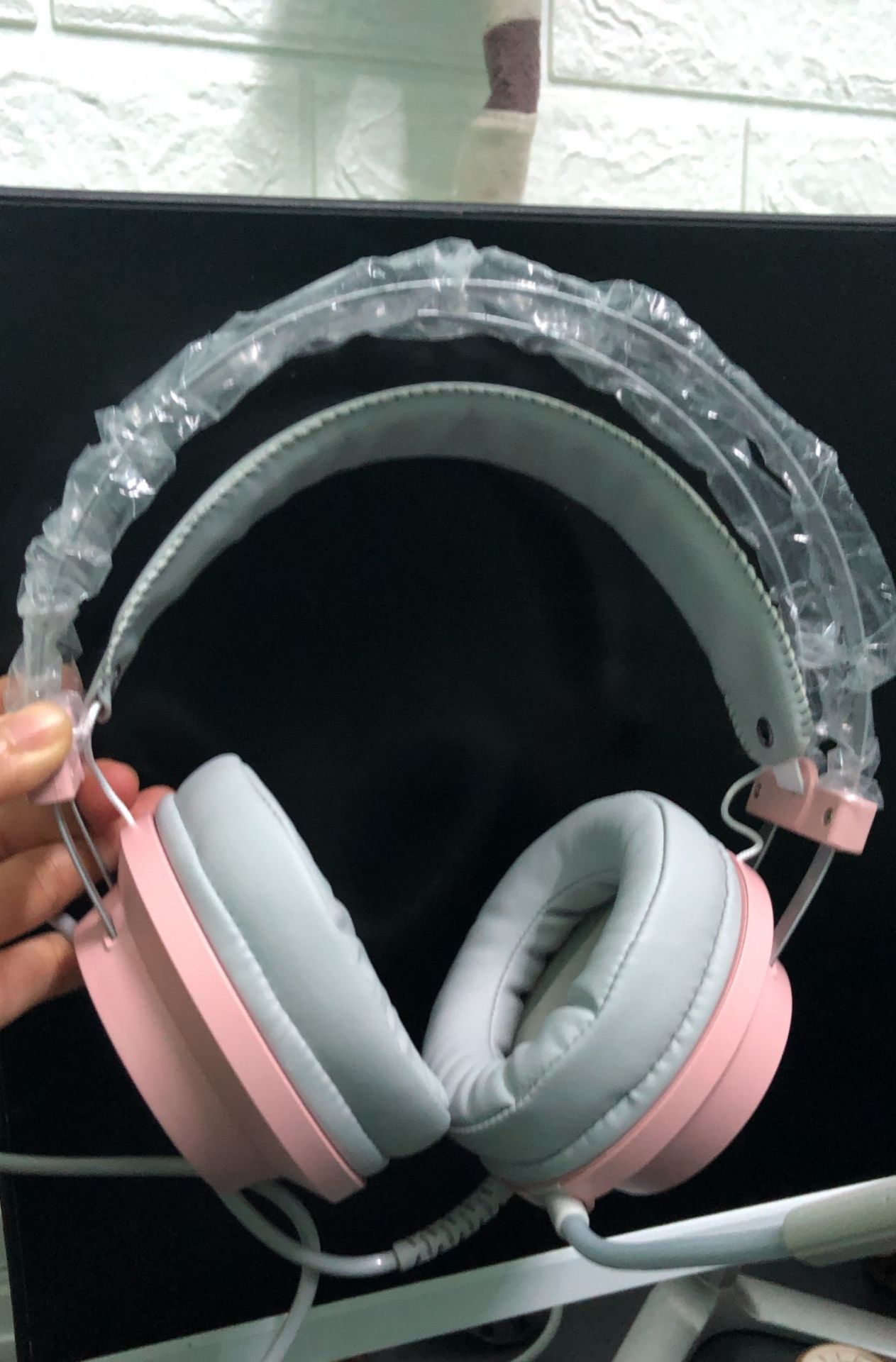 Chào Shop. Đề nghị shop check lại đơn hàng giúp mình. Tại sao mìn đặt 1 loại nhưng lại giao 1 loại khác ạ. mk đặt loại 300k. sao lại gửi loại 250k ạ. Mình k hài lòng chút nào.