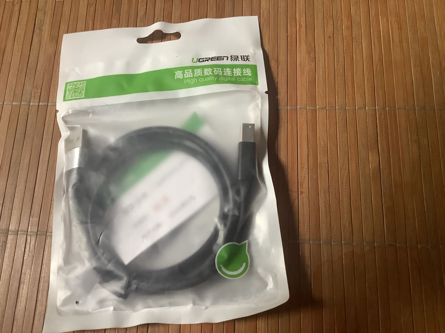 Giao hàng rất lâu. Mình đã nhắc là đừng giao cho bên J&T Express, bọn này làm ăn bẩn bựa không uy tín. Mình phải gọi giục thằng nhân viên nhiều lần nó mới chịu ship hàng cho mình. Rất là mất thời gian và bực mình.