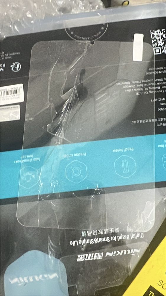 Giao cường lực ipad mà không đảm bảo an toàn, tới tay bể hết rồi sao mà dùng được. Quá tệ