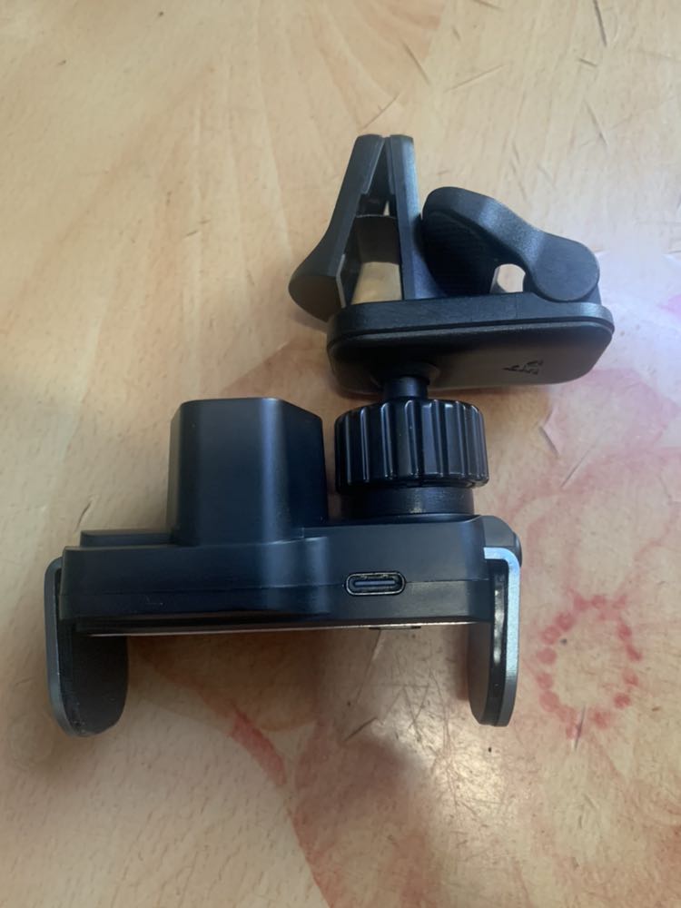 Sử dụng được 1 thời gian thấy khá hài lòng về sp cứng cáp tiện lợi