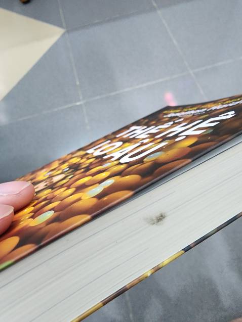 Sách ổn nhưng cho 4 sao vì có vết bẩn k chùi được