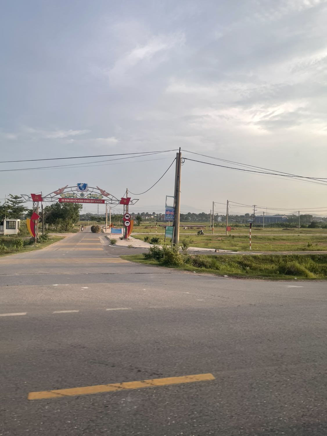 Oki sân pháp hợp lý, vai chat lương