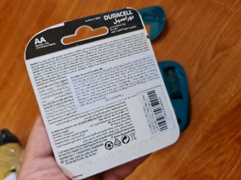 Pin mới giá tốt, trước hình như 1 viên này dùng cho chuột bluetooth mình cũng phải dùng cả năm trời mới hết thì phải. Duracell này chuẩn pin AA alkaline dạng pin khô, hàng nhập khẩu, có nhãn phụ tiếng Việt đúng chuẩn. Có End date tận ***, PD (Power Delivery) *** đúng so với mặt trước thông tin 10 years Guaranteed in storage.