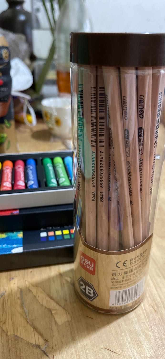 Thân bút mềm dễ gọt, số lượng nhiều và giá rẻ, phù hợp gia đình có con học cấp I, nhất là lớp 1.  Vài bữa mất bút, vài bữa gãy bút, gọt bút giải trí của các giặc con (^.^!) Thân bút mềm dễ gọt, số lượng nhiều và giá rẻ, phù hợp gia đình có con học cấp I, nhất là lớp 1.  Vài bữa mất bút, vài bữa gãy bút, gọt bút giải trí của các giặc con (^.^!)