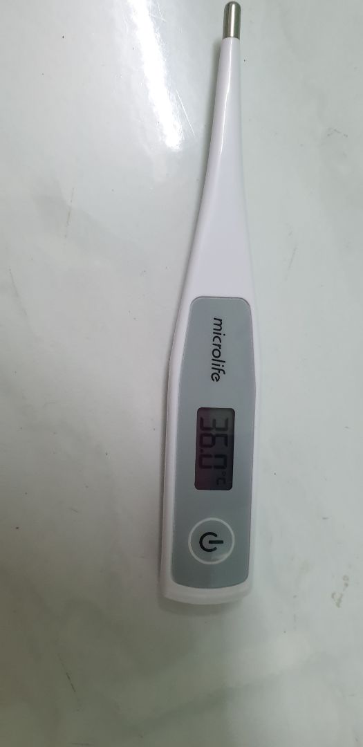 Mình đặt 1 cái dùng thấy ok nên đặt mua cái thứ 2. Cây nhiệt kế thứ 2 đo bị sai. Nhiệt độ cặp nách Máy đo ra toàn 35.5C hoặc 36.1C
bé sốt đo ra 37.5, hồi đầu mình yên tâm lắm tưởng con chỉ nóng nhẹ. đến khi so với bé không bệnh khác mới biết do nhiệt kế ra độ sai. 
Cây trước mình mua không bị tình trạng này. đề nghị đơn vị bán đổi lại hàng khác cho mình. Mình đặt 1 cái dùng thấy ok nên đặt mua cái thứ 2. Cây nhiệt kế thứ 2 đo bị sai. Nhiệt độ cặp nách Máy đo ra toàn 35.5C hoặc 36.1C
bé sốt đo ra 37.5, hồi đầu mình yên tâm lắm tưởng con chỉ nóng nhẹ. đến khi so với bé không bệnh khác mới biết do nhiệt kế ra độ sai. 
Cây trước mình mua không bị tình trạng này. đề nghị đơn vị bán đổi lại hàng khác cho mình.