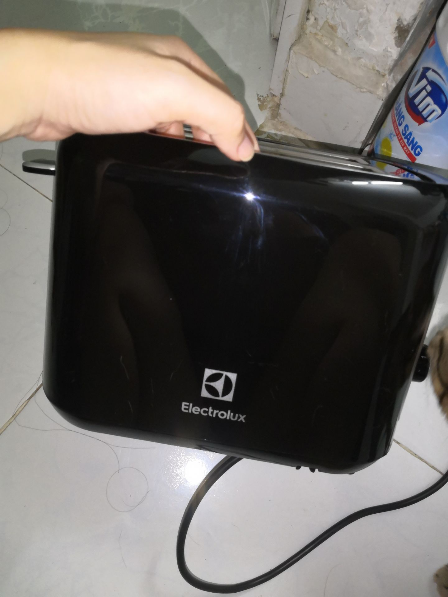 Xài thấy ok. Đúng là có nghe mùi nhựa khi nướng. Nhưng bánh mì khi ăn không nghe mùi gì. Thơm thôi. Màu đen nhìn sang.