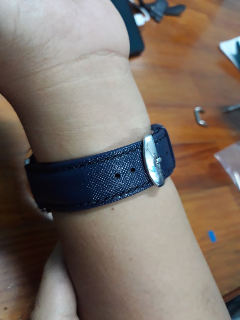 dây đeo đẹp, đường chỉ may sắc xảo. còn chất lượng thì xài một thời gian mới đánh giá được