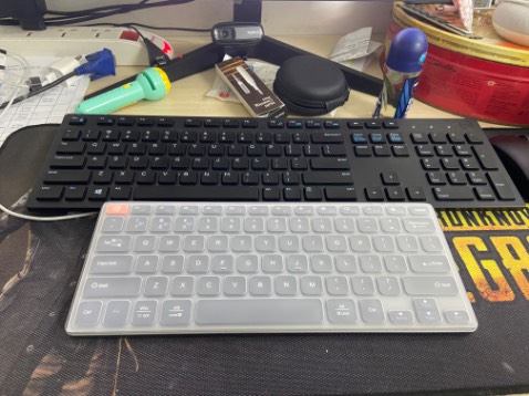 Mới nhận hàng xong lúc chiều, nói chung mọi thứ rất ok, bàn phím nặng, cứng cáp, nhỏ gọn, đẹp, kết nối ổn.