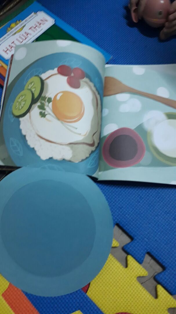 sách tranh nhiều, lời lẽ vui , nhiều trang sách tviêt kế hay lạ