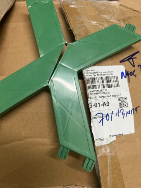 Đóng gói sơ sài, hàng gãy, công vênh. Đã vậy còn giao thiếu 3 thanh chữ x. Shop kinh doanh te qua. Ko nên mua Đóng gói sơ sài, hàng gãy, công vênh. Đã vậy còn giao thiếu 3 thanh chữ x. Shop kinh doanh te qua. Ko nên mua