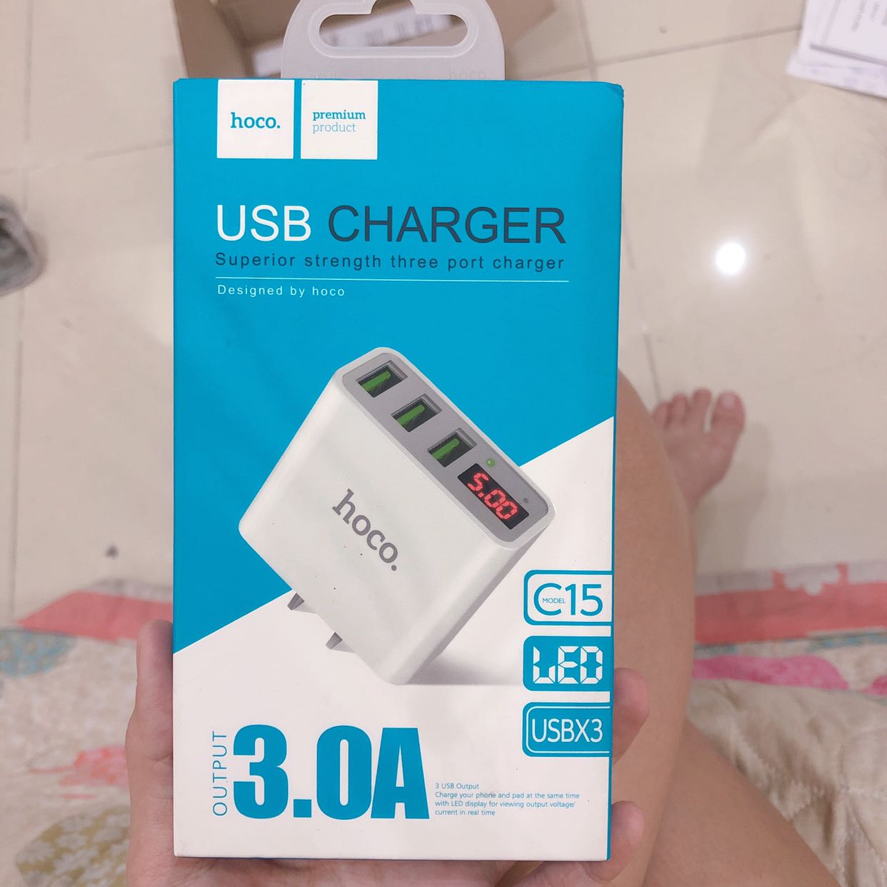 Giao hàng nhanh, đóng gói, hộp đẹp, nguyên seal. Khi check phần ghi thông tin trên website thì thấy đúng hết. 
Đã xài thử adapter, thấy được, có tự ngắt khi sạc đầy. 
Check mã QR thì ổn, tuy nhiên khi double check bằng cách lột miếng nhãn thì kết quả không được rõ ràng như trên website ghi. 
Đáy hộp có ghi ngày 24/11/2018, cũng có thể do để lâu rồi nên chất lượng tem dán bị ảnh hưởng, nhưng cũng hơi sợ.