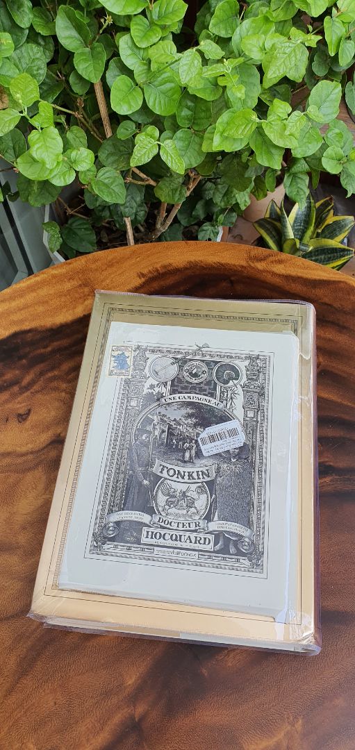 Sách đẹp, dày và tư liệu lịch sử giá trị.
Tuy nhiên sách bị móp nặng và rách nhẹ trang bản đồ. Lúc mở ra thì không có lót chống sốc. Phải chăng do Tiki đóng gói giao hàng quá sơ sài và thiếu bảo quản sản phẩm.