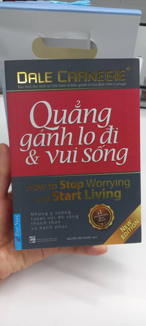 Mình mua tặng nên k biết nội dung sao. Nhưng nhận đc phản hồi là hay. Đọc biết cách chạy đỡ đau. Ko có hình nên mượn tạm ảnh khác ạ