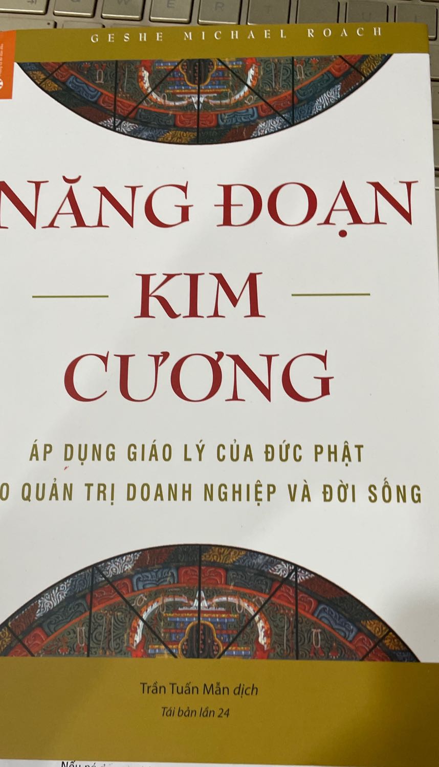 Mình đặt quyển NĐKC MR viết cùng với Lama Christie McNally nhưng bạn giao bản khác.