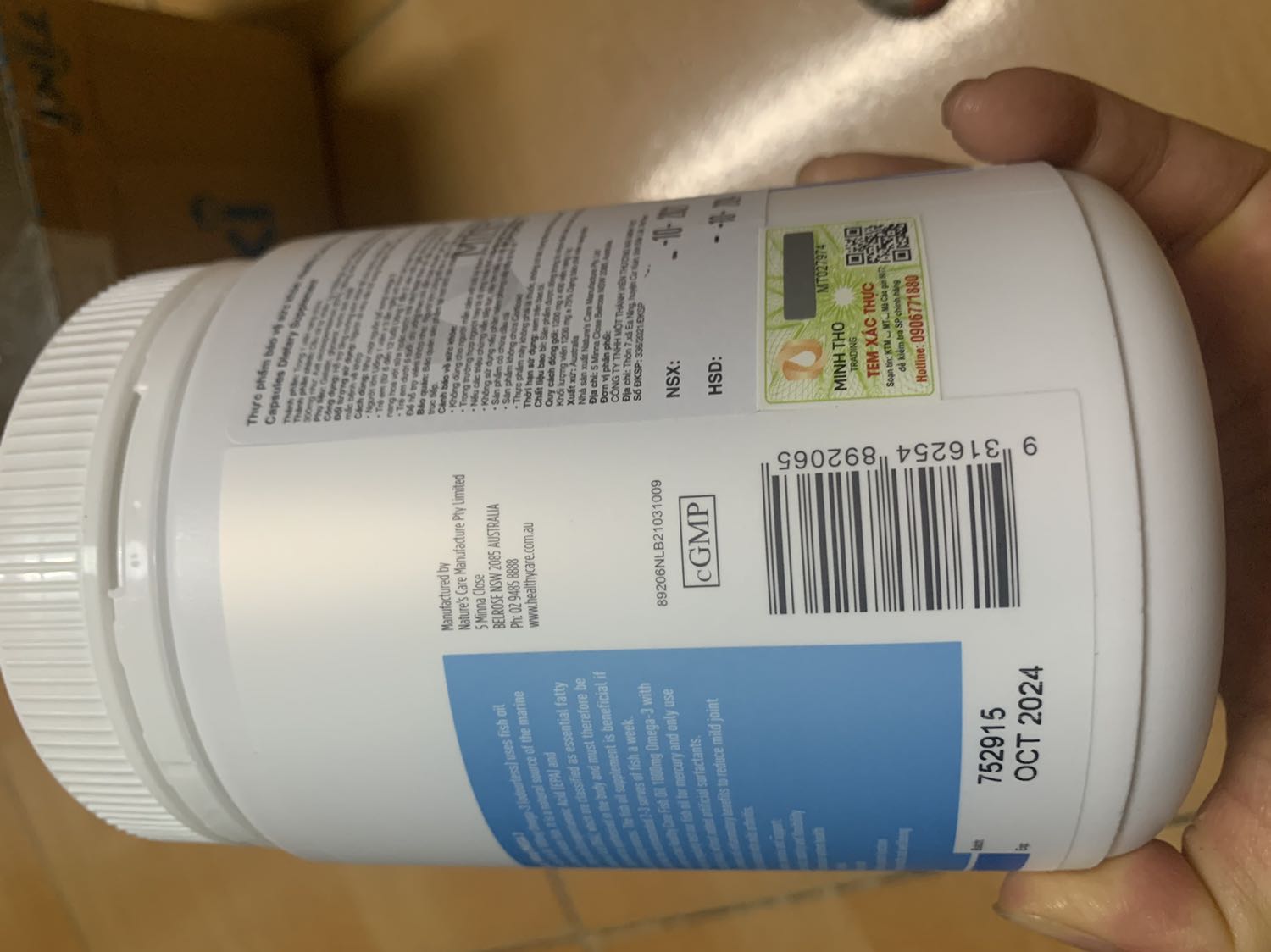 Hàng chính hãng, giao hàng nhanh hơn dự kiến đặt tối hôm qua mà sáng hôm sau đã có hàng. Đóng gói  kỹ, sạch sẽ. Mua trong đợt khuyến mãi nên được tặng hộp nước cốt gà. Cảm ơn Shop!