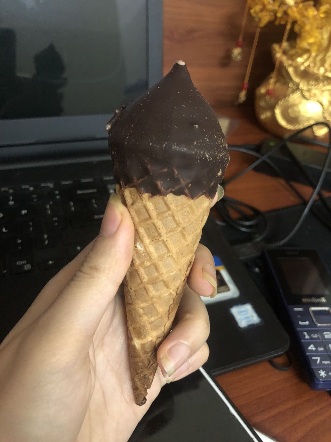 Nồi đẹp nhỏ gọn, nấu đc cho 2-3 người ăn đó , chưa dùng nhiều chưa biết có bền k nhưng nhìn nhỏ gọn chắc chắn rất thích ,hình ảnh mang t/c nhận xu. giao hàng nhanh chóng lại đc muễn ship