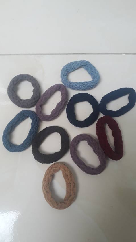 Dây buộc tóc nasi 10 dây 10 màu đẹp, co giãn tốt, cột sướng không bị kén tóc. Hàng đẹp như hình. 5 sao!