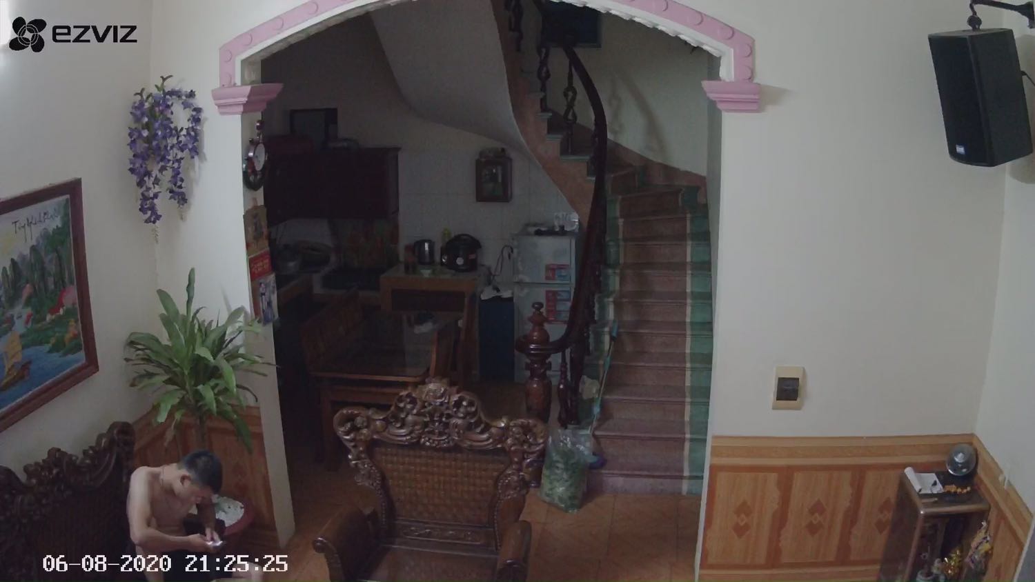 Khá tốt ! Tuy nhiên camera góc không được rộng cho lắm ! Phòng rộng mới quay toàn cảnh được ! Màu sắc ngày đêm rõ nét ! Độ bền thì cần thời gian mới đánh giá được ! Tốt