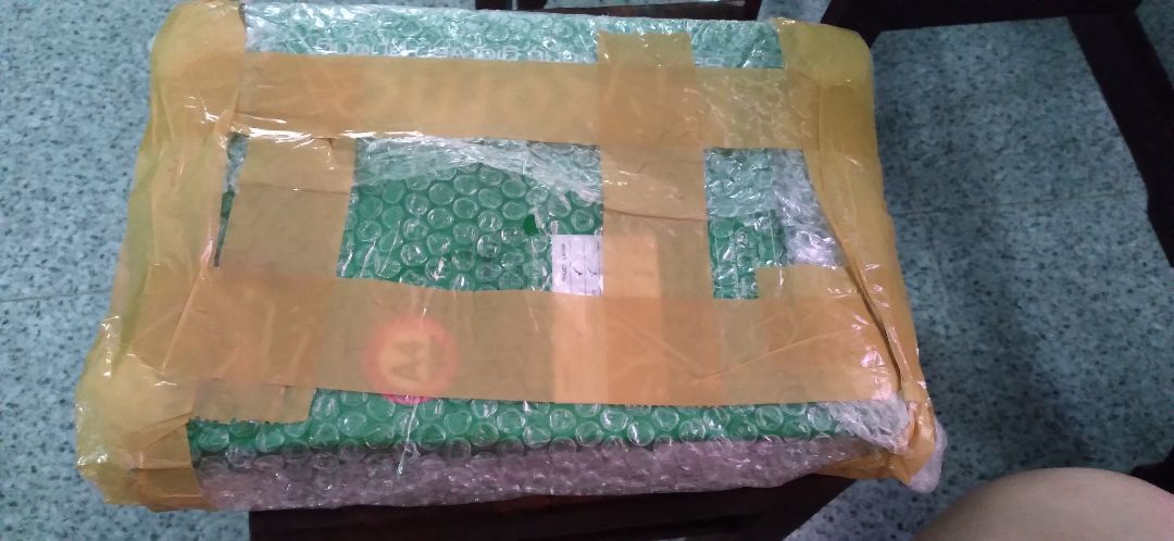 Mới lấy hàng thì đóng gói cẩn thận nhưng lúc mở ra nó có bị rách bên ngoài nhưng ko sao giấy vẫn còn nguyên vẹn giấy sài tốt nhưng lưu ý khi giao giấy đừng để bên ngoài bị j nhé Mới lấy hàng thì đóng gói cẩn thận nhưng lúc mở ra nó có bị rách bên ngoài nhưng ko sao giấy vẫn còn nguyên vẹn giấy sài tốt nhưng lưu ý khi giao giấy đừng để bên ngoài bị j nhé